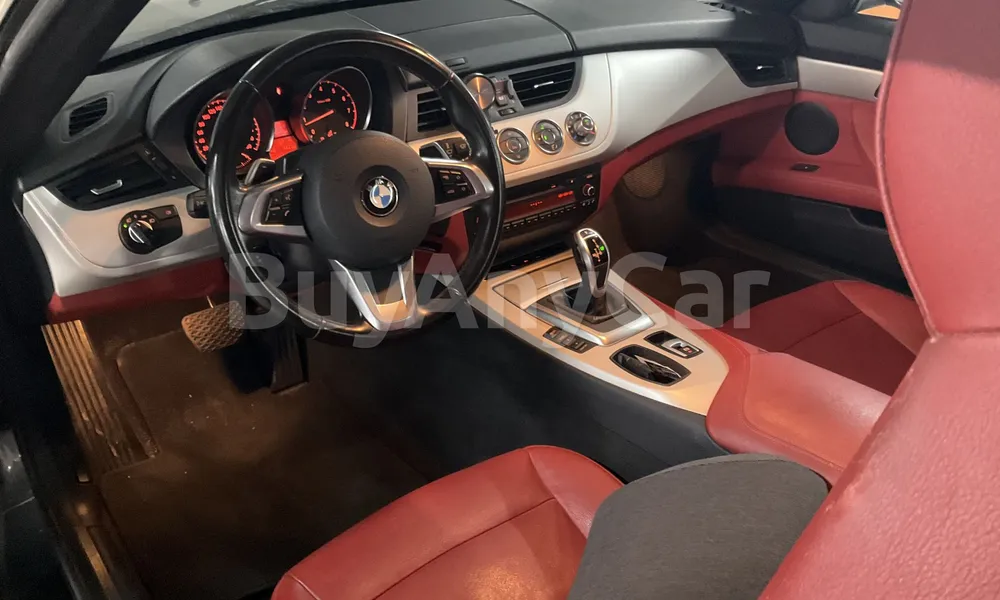 Vehicle photo 8