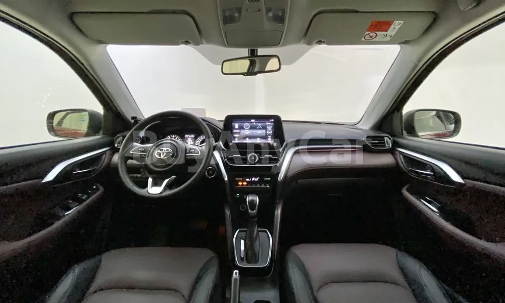 Vehicle photo 8