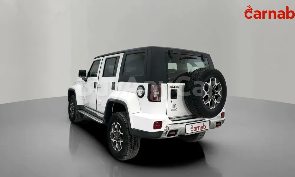 Vehicle photo 8