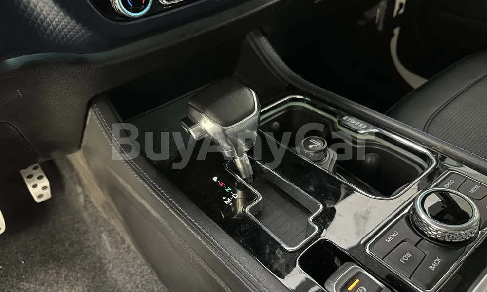 Vehicle photo 12