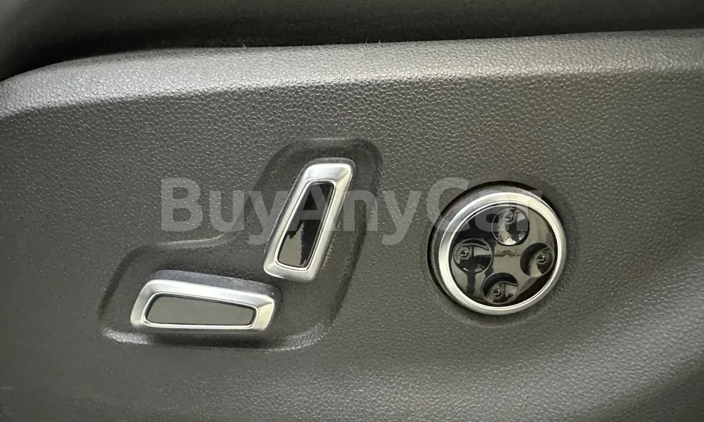 Vehicle photo 11