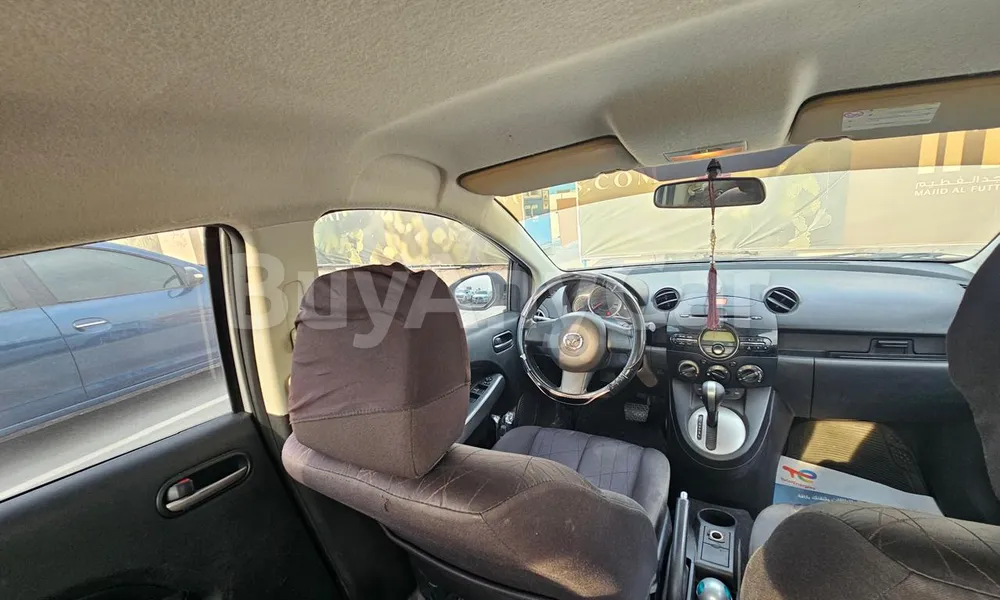 Vehicle photo 6