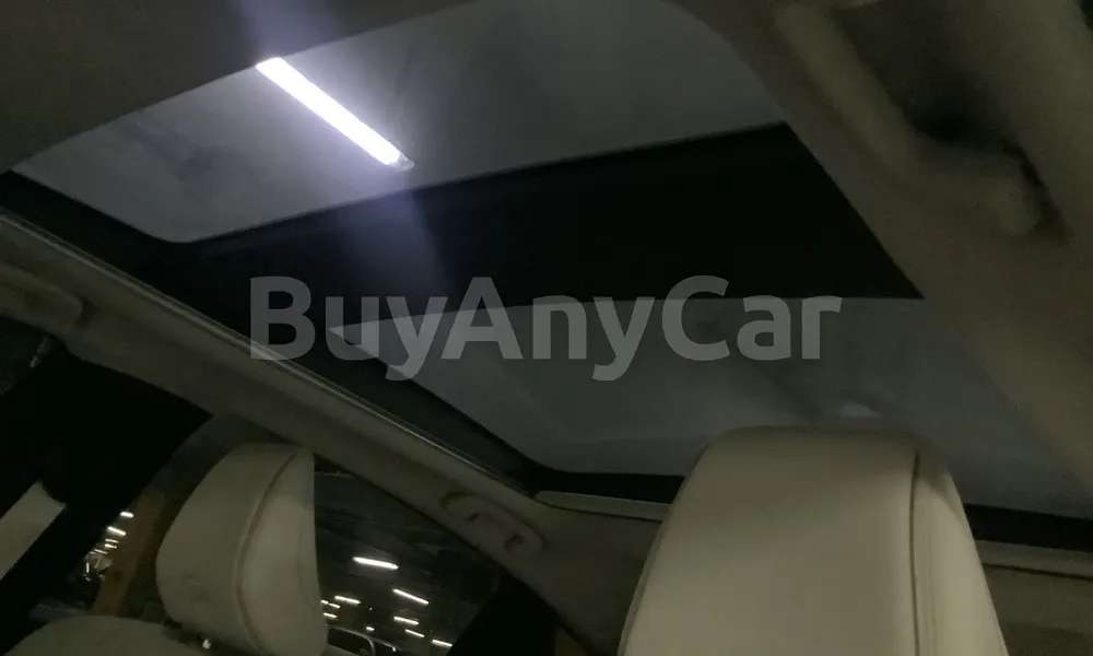 Vehicle photo 9