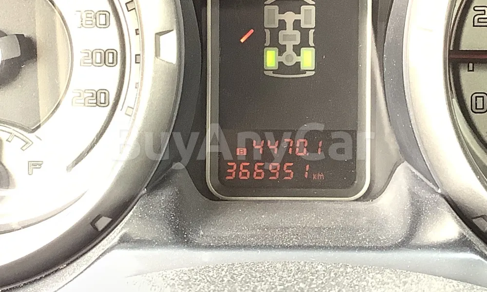 Vehicle photo 7