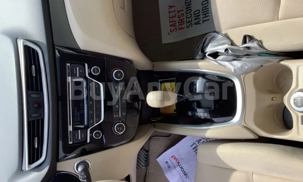 Vehicle photo 9