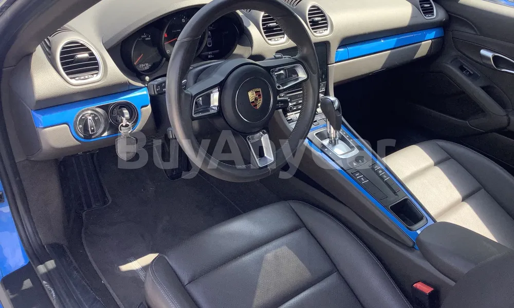 Vehicle photo 9