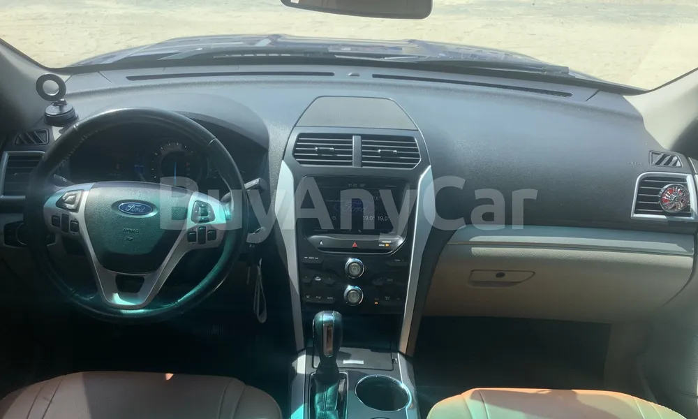 Vehicle photo 8