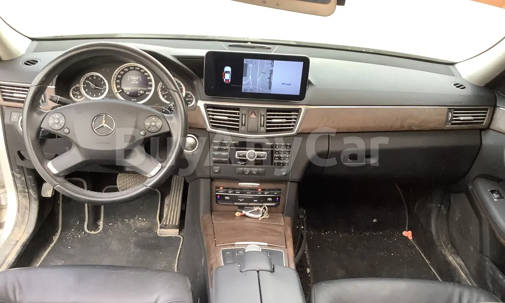 Vehicle photo 8