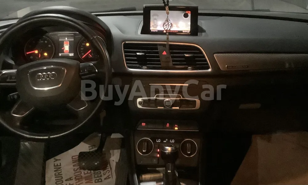 Vehicle photo 7