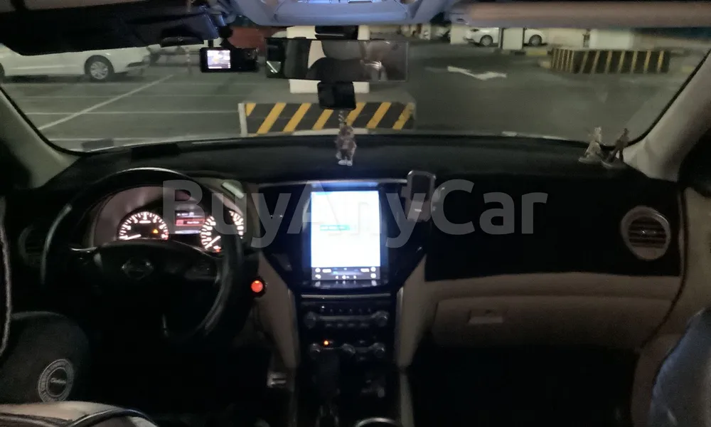 Vehicle photo 7