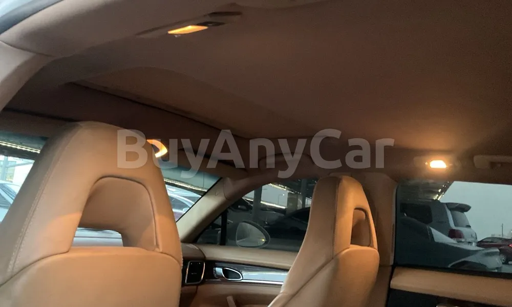 Vehicle photo 9