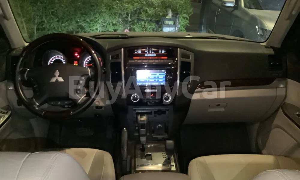 Vehicle photo 7