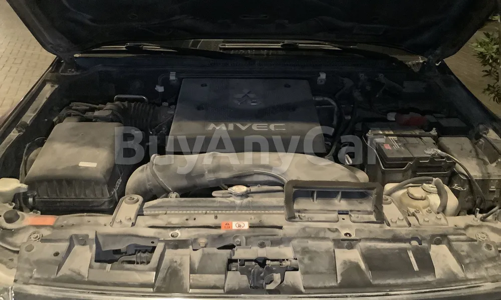 Vehicle photo 6