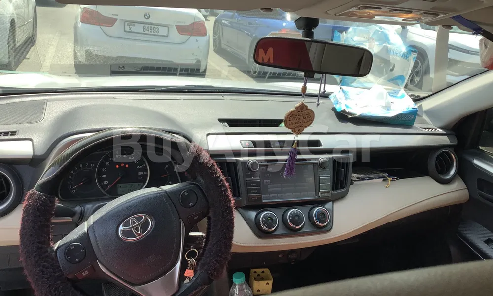 Vehicle photo 9