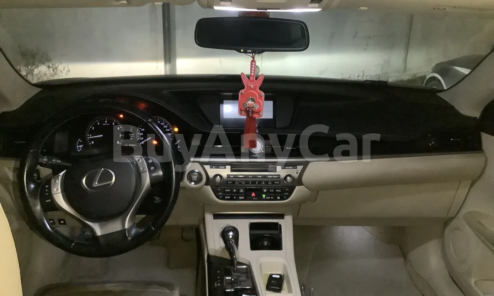 Vehicle photo 7
