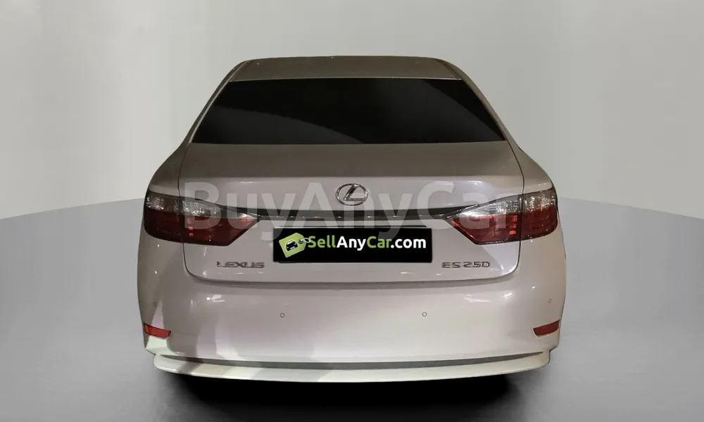 Vehicle photo 2