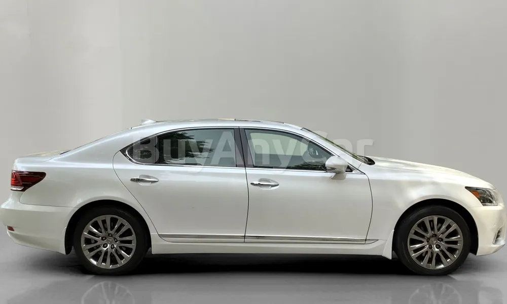 Vehicle photo 3