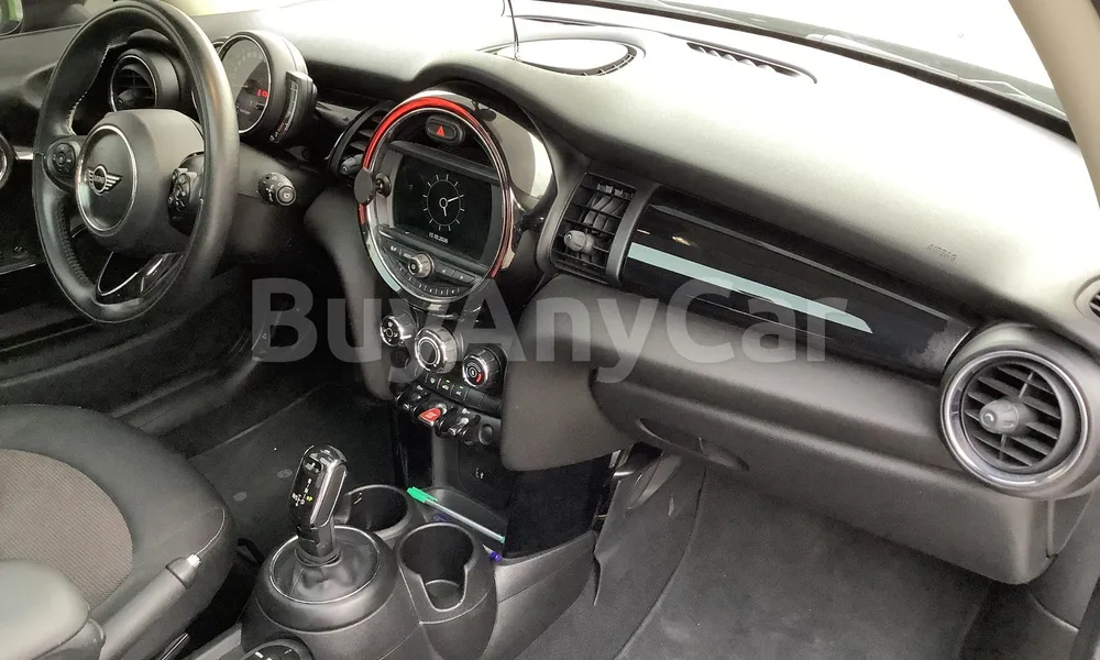 Vehicle photo 8