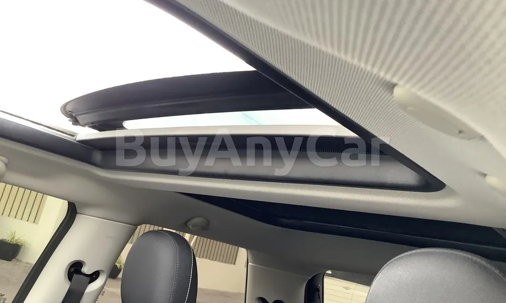 Vehicle photo 9