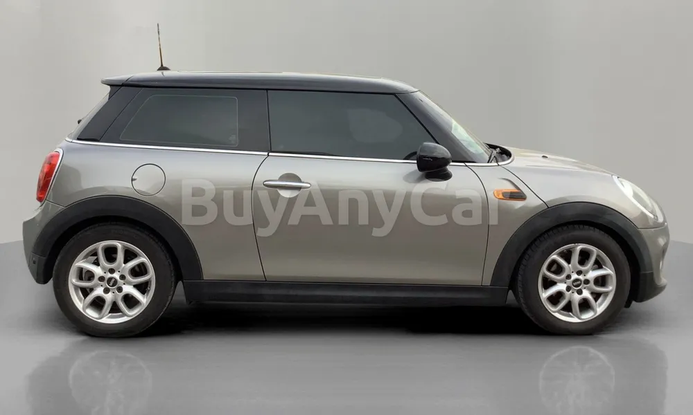 Vehicle photo 3