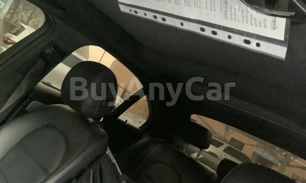 Vehicle photo 9
