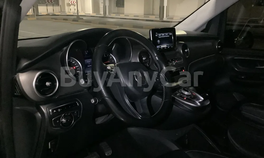 Vehicle photo 9
