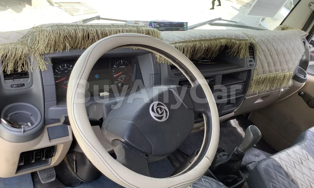 Vehicle photo 7