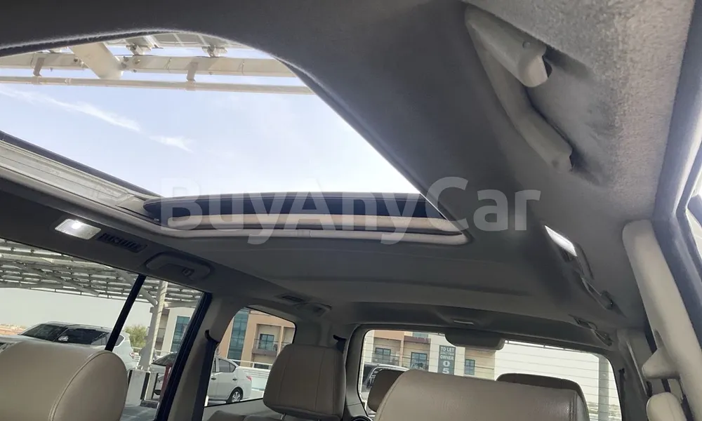 Vehicle photo 8