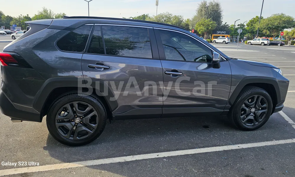 Vehicle photo 3