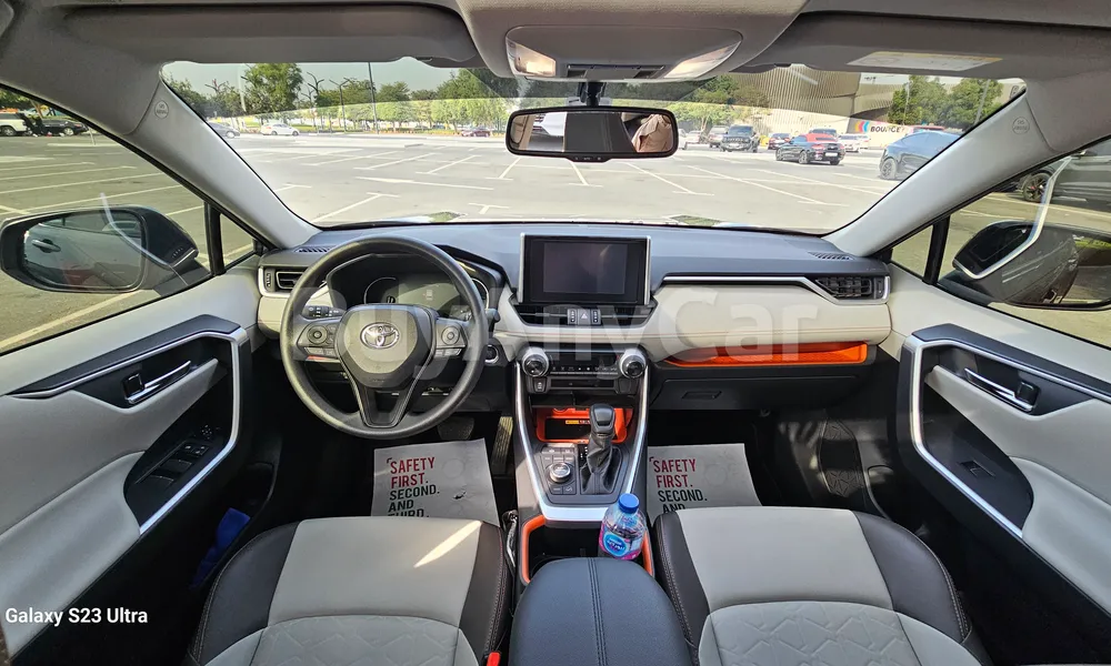 Vehicle photo 4