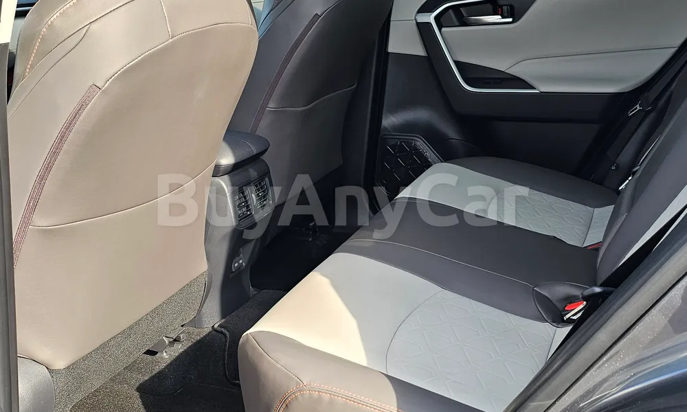 Vehicle photo 5