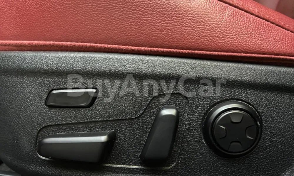 Vehicle photo 14