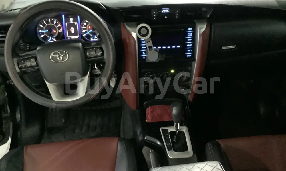 Vehicle photo 7