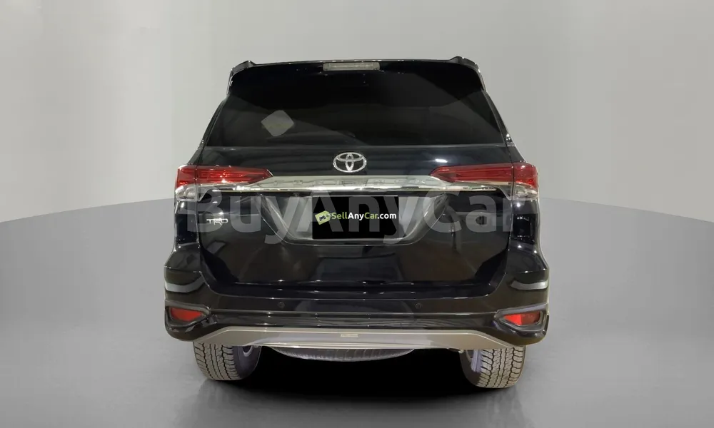 Vehicle photo 2