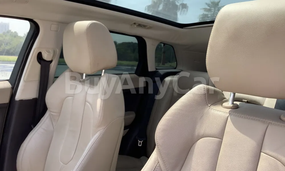 Vehicle photo 9