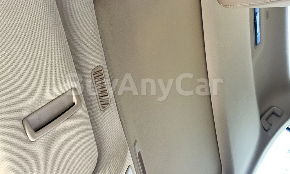 Vehicle photo 9