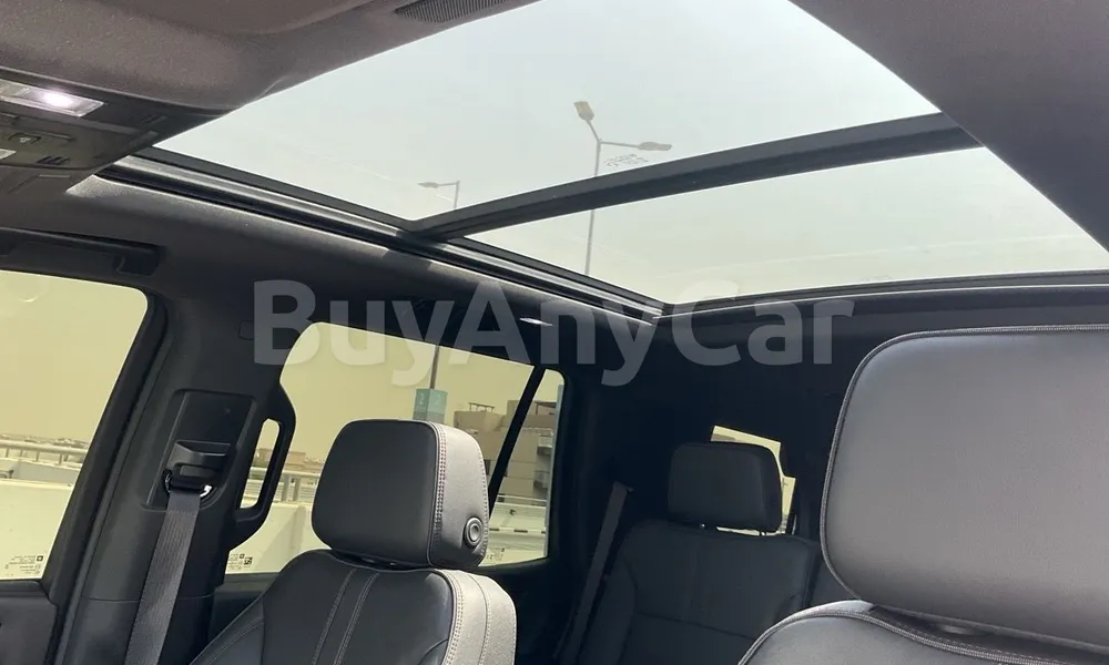 Vehicle photo 9