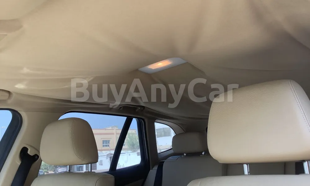 Vehicle photo 9