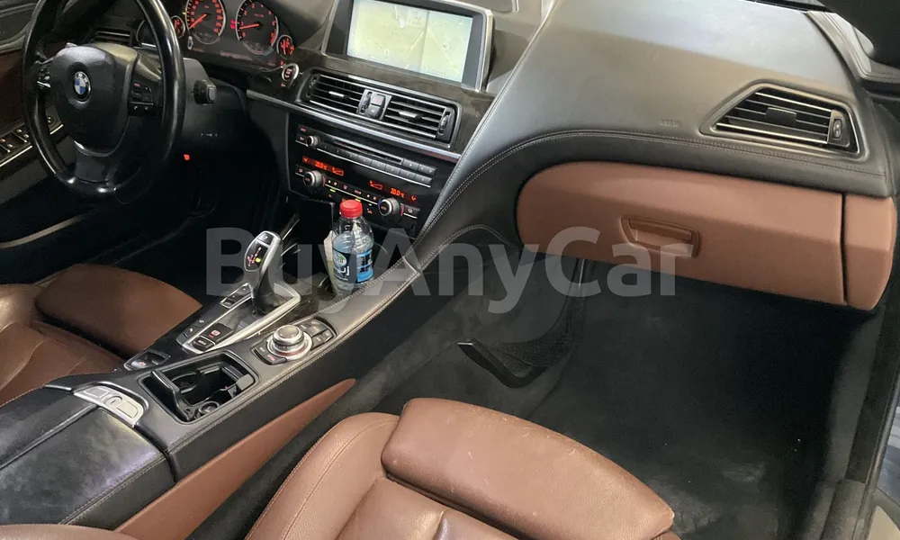 Vehicle photo 7