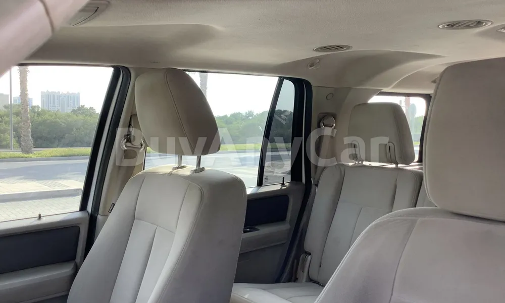Vehicle photo 7