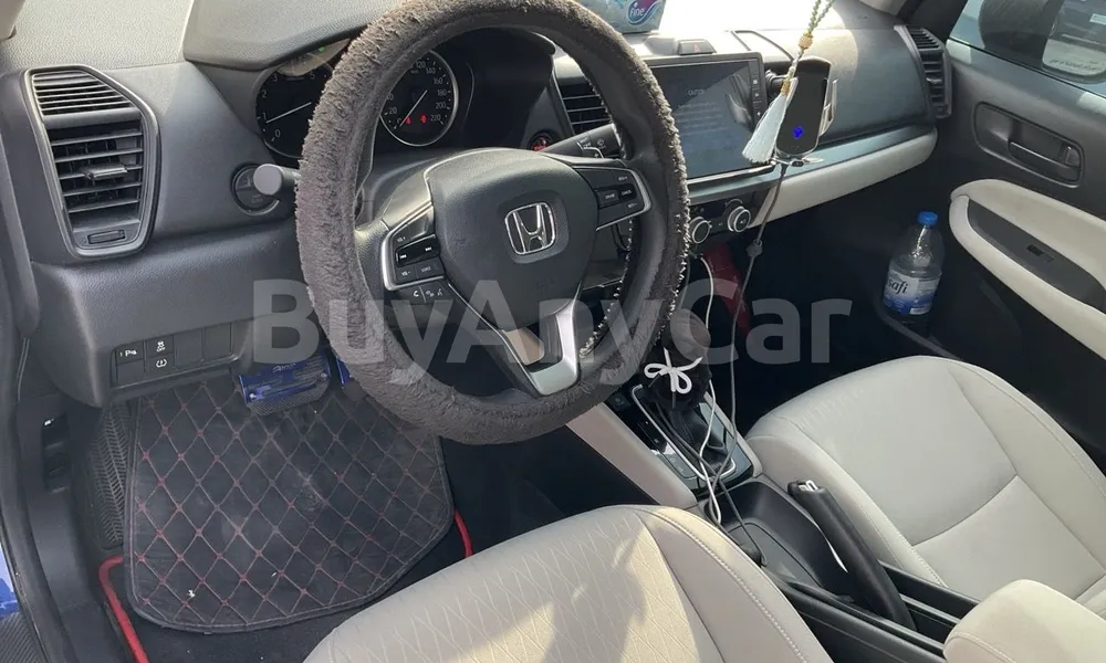 Vehicle photo 9