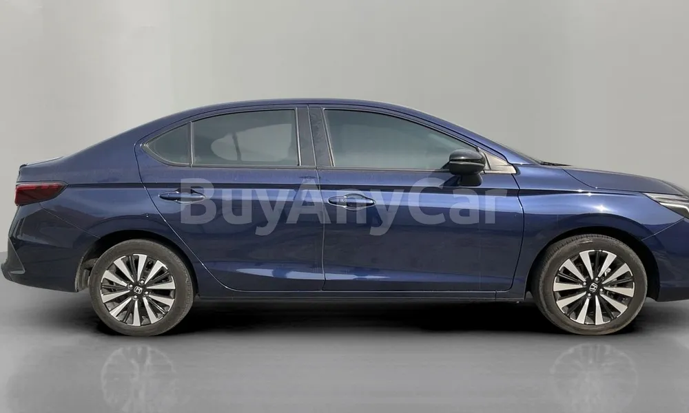 Vehicle photo 4