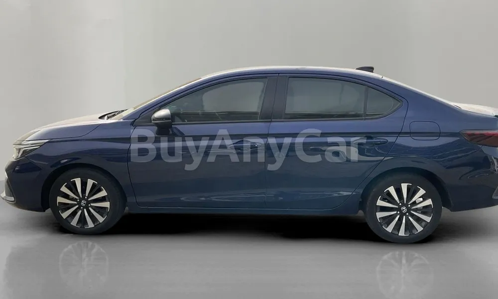 Vehicle photo 3