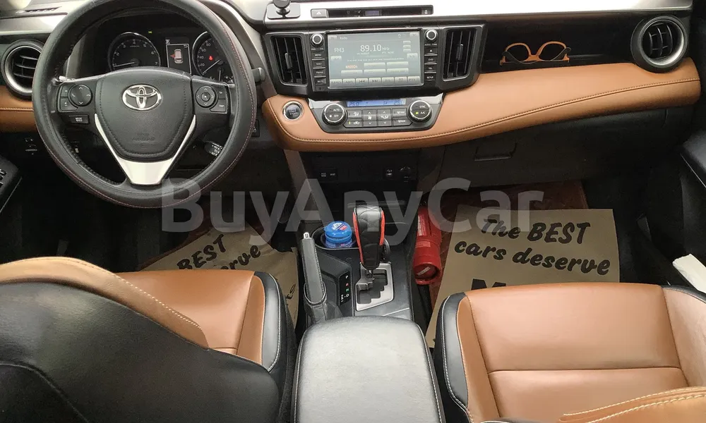 Vehicle photo 9