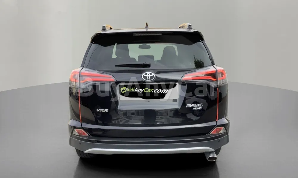 Vehicle photo 2