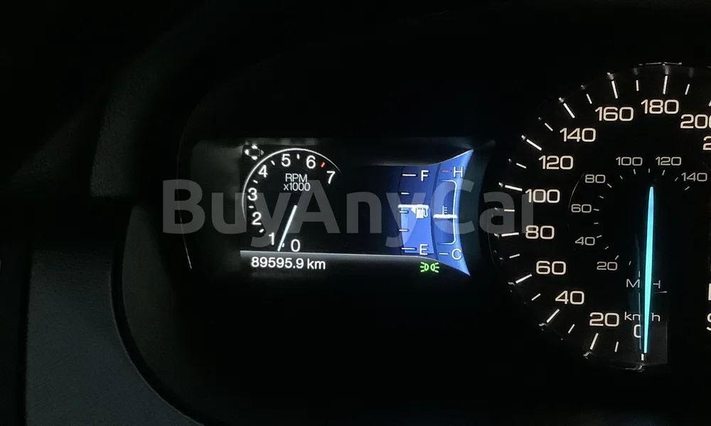 Vehicle photo 7