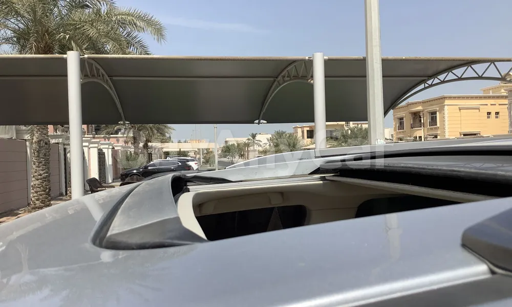 Vehicle photo 5