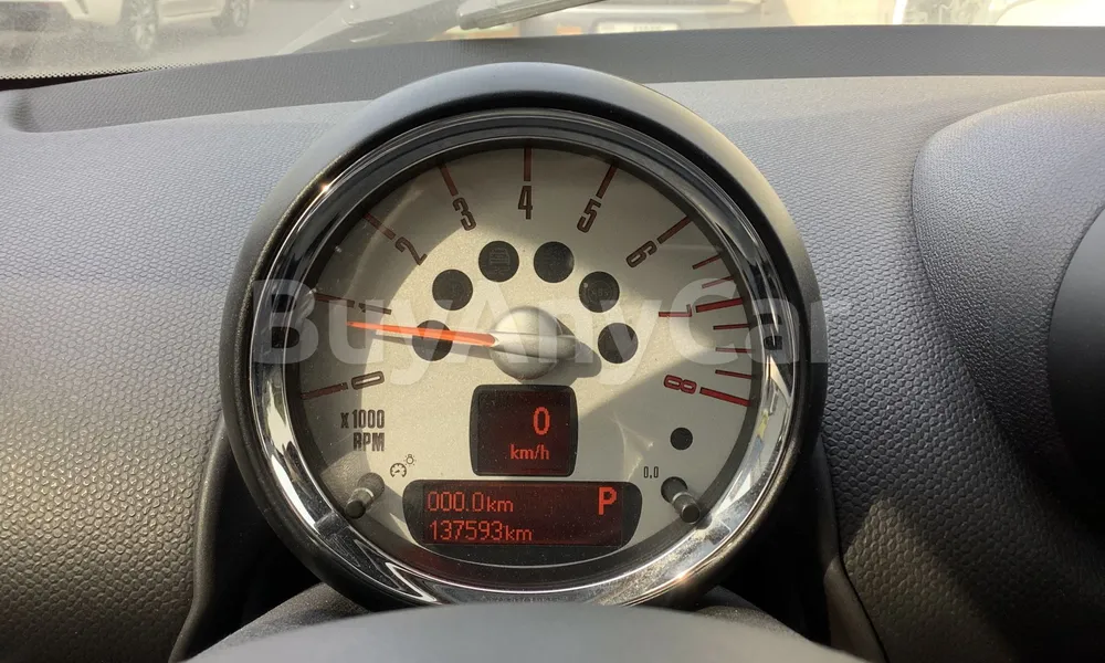 Vehicle photo 6