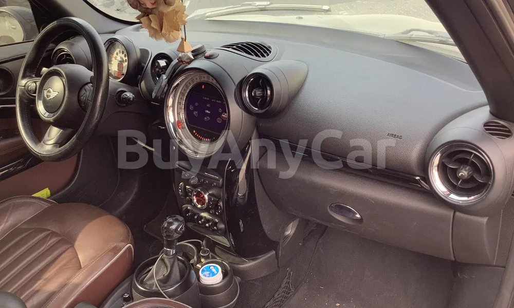 Vehicle photo 9