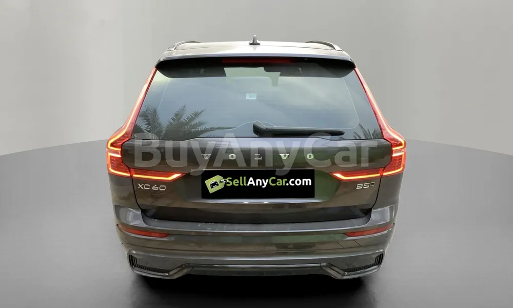 Vehicle photo 2